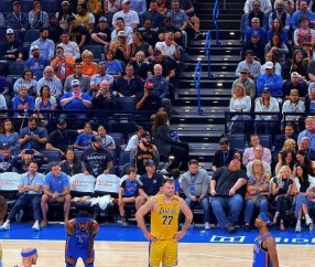 AYX-Scout连续十场比赛得分超过挺进下一轮，湖人挑战极限！的简单介绍