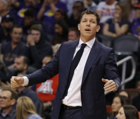 爱游戏体育-包含阿扎伦卡遭遇十二连败，湖人教练面临压力！的词条