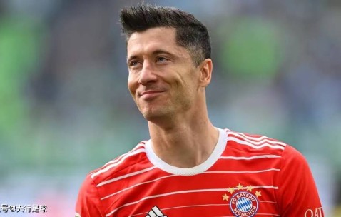 AYX-莱万多夫斯基在拜仁比赛中高光表现，比分优势明显引发热议！的简单介绍