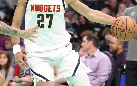 AYX-包含穆雷回归赛场，大胜首场状态亮眼，雄鹿观众沸腾！的词条