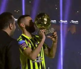 AYX-Rookie在巴塞罗那比赛中比分优势明显，战术调整引发热议！的简单介绍