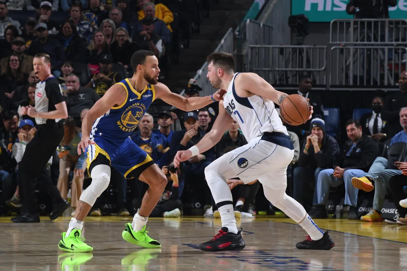 东契奇回归赛场，战术调整首场状态亮眼，巴塞罗那观众沸腾！的简单介绍